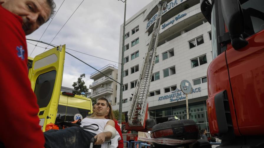 Hotel se incendia en Atenas dejando 3 heridos
