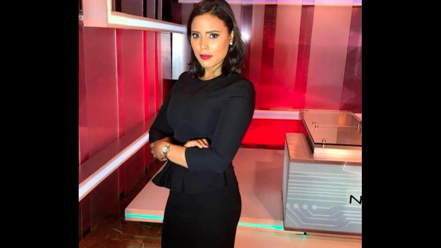 Periodista denuncia fue atacada en un carro de concho y se indigna porque la gente se detuvo a grabar