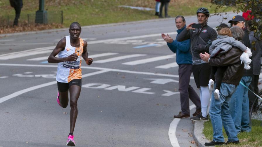 Kenianos Kamworor y Jepkosgei ganan maratón de NY Kenianos Kamworor y Jepkosgei ganan maratón de NY