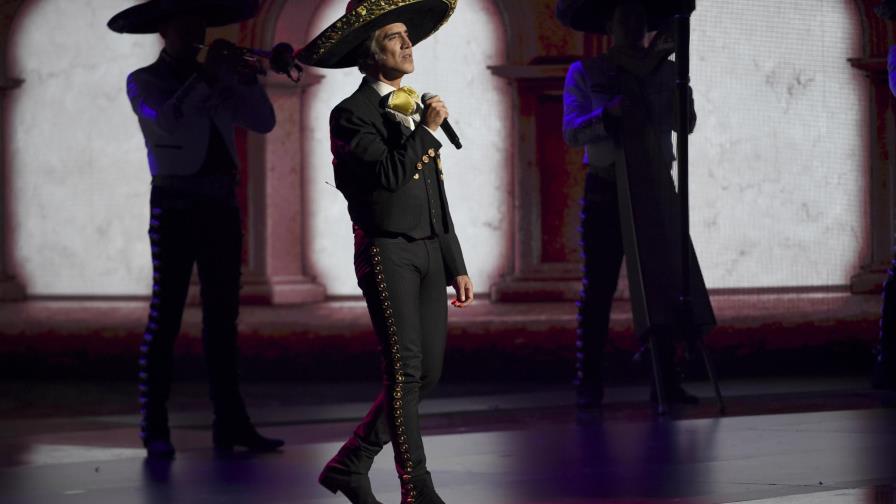 Alejandro Fernández disfruta dramatismo de “No lo beses”