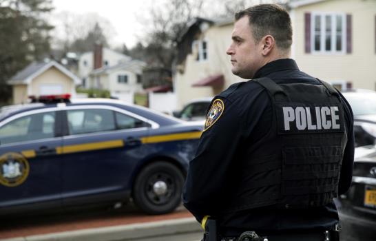 Hombre apuñala a 5 personas en casa de rabino en NY Hombre apuñala a 5 personas en casa de rabino en NY