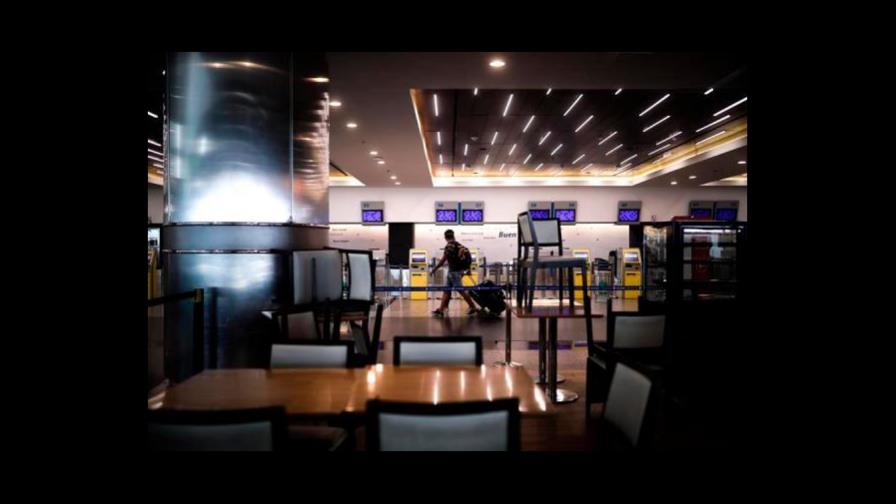 Argentina extiende hasta septiembre la prohibición de vuelos comerciales