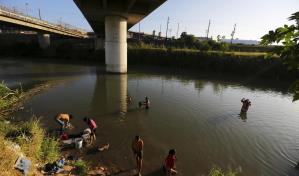 Migrantes devueltos por EEUU, el nuevo botín de los cárteles