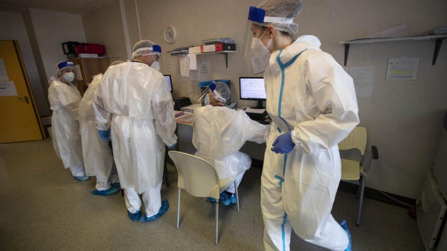 Se saturan los hospitales italianos por nueva variante COVID