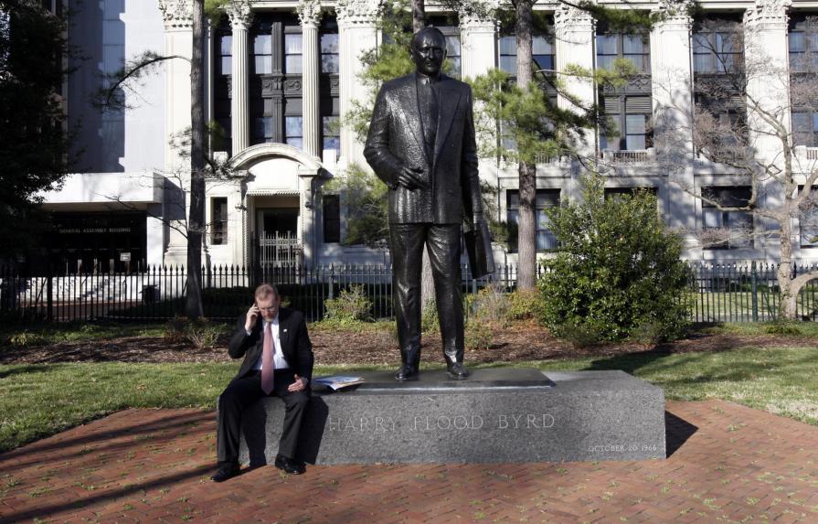 Virginia retira estatua de segregacionista acérrimo