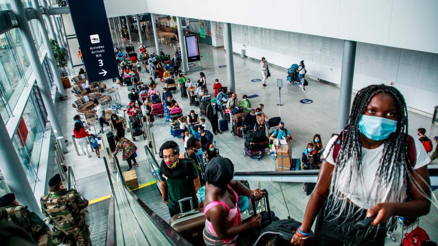 Francia hará test en aeropuertos a viajeros procedentes de países de riesgo