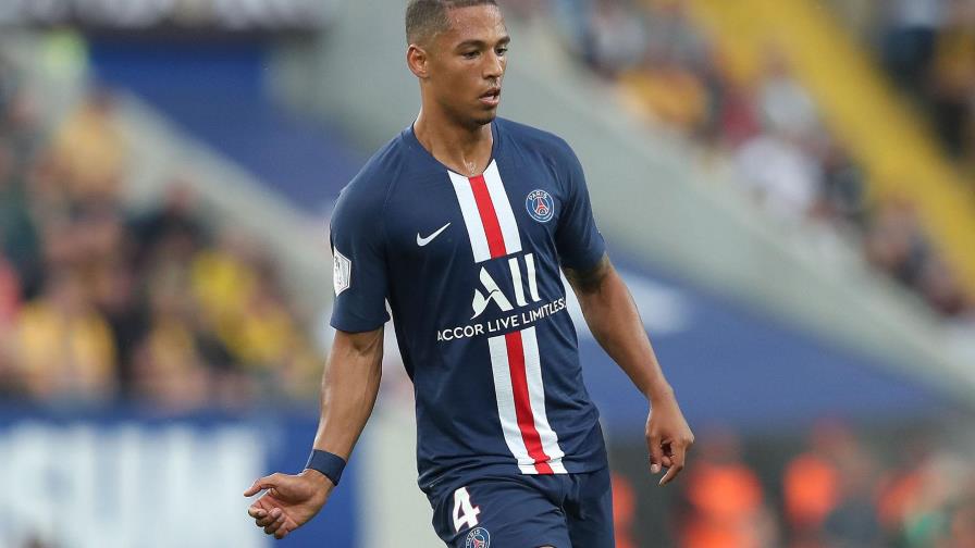 Defensor alemán del PSG Thilo Kehrer da positivo en COVID-19