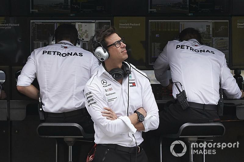 Escudería Mercedes no está preocupada por la renovación de Hamilton
