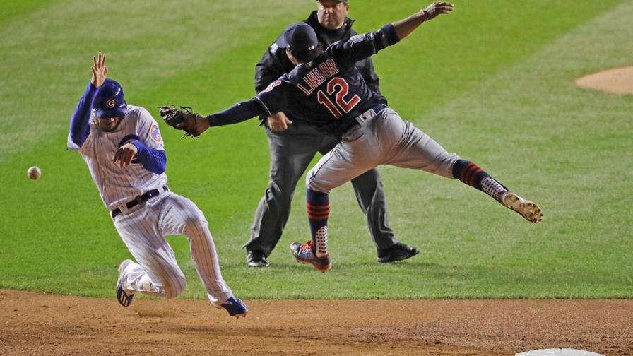 Reglas de béisbol: la obstrucción, una falta de la defensa en béisbol y softbol