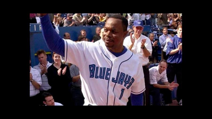 Tony Fernández con el guante y con la Biblia se ganó el corazón de la afición 