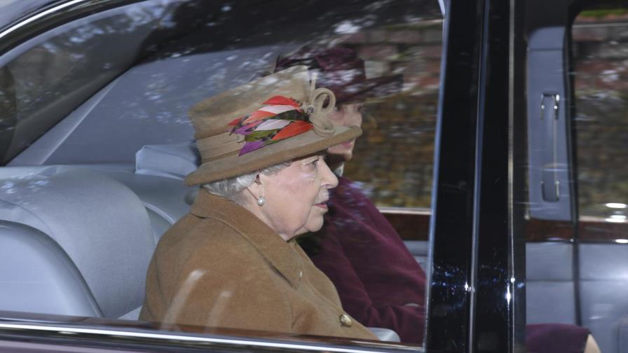 La reina se prepara para reunión sobre Enrique y Meghan