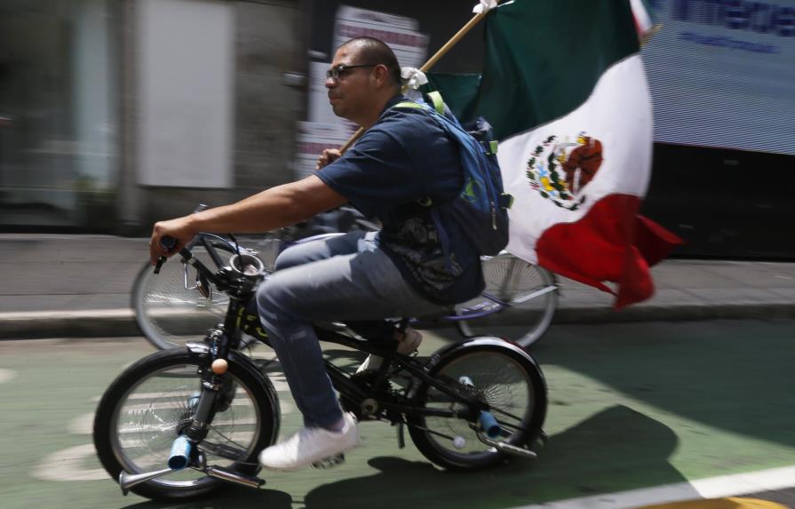 México celebra independencia sin grandes ceremonias públicas