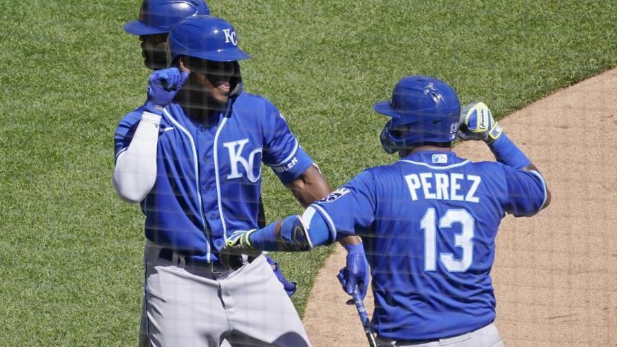 Con 2 jonrones de Benintendi y 1 de Pérez, Reales ganan