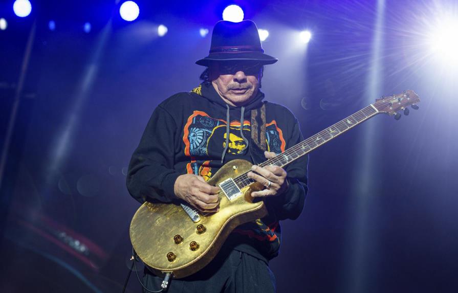 Operan del corazón a Carlos Santana; cancela conciertos