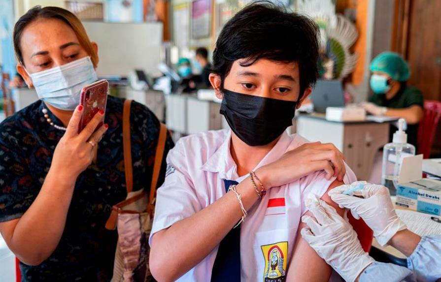 La devastadora ola de coronavirus en Indonesia se ceba con los niños