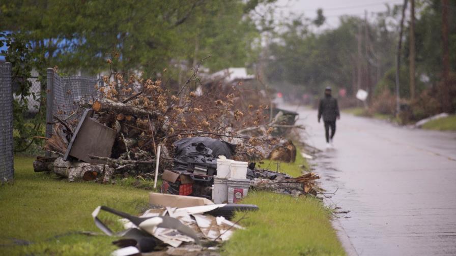 Delta se degrada a tormenta tropical sobre Luisiana