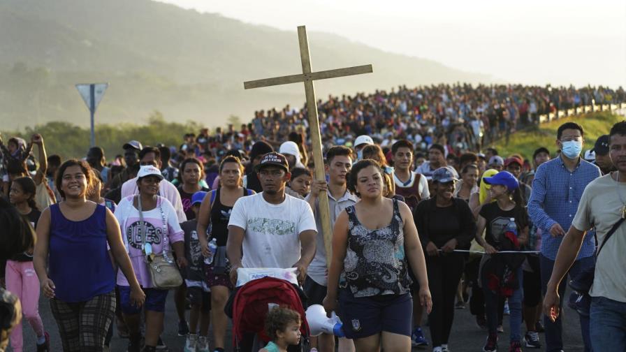 EEUU restablece medida de que migrantes esperen en México