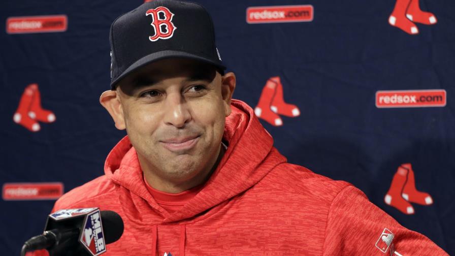 Fuente AP: Medias Rojas planean recontratar al manager Cora