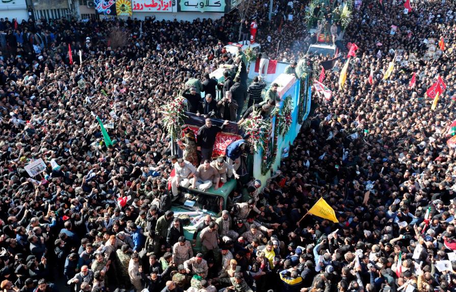 Decenas de miles de iraquíes protestan contra los ataques de Estados Unidos e Irán