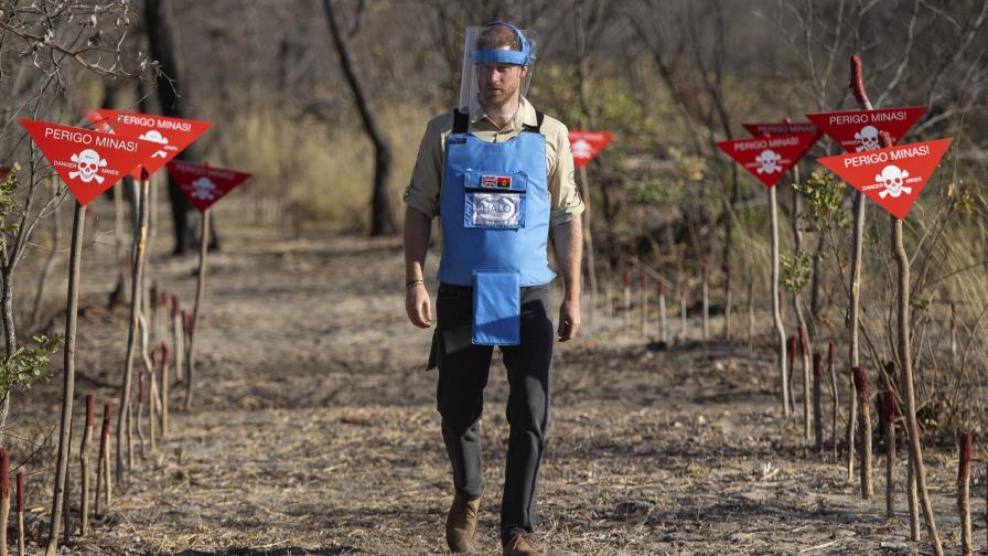 Príncipe Enrique demanda a 2 tabloides británicos por hackeo Príncipe Enrique demanda a 2 tabloides británicos por hackeo