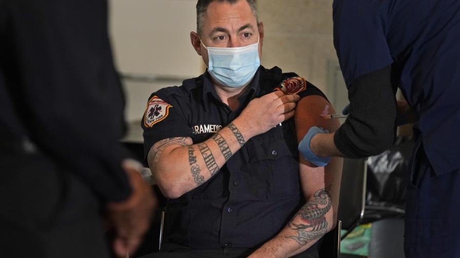 Entra en vigor mandato de vacunación en ciudad de Nueva York