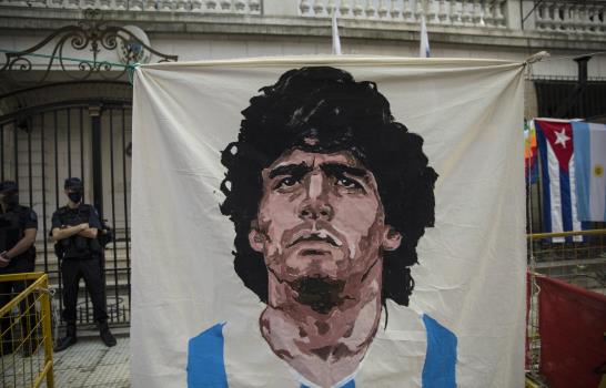 Allanan casa y oficina de médico de Maradona