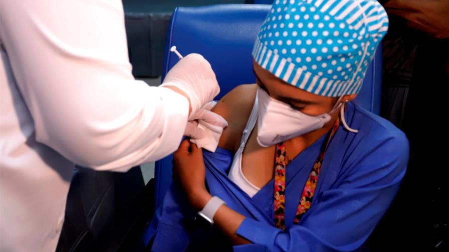Puerto Rico comienza a vacunar contra la COVID-19 con las dosis de Moderna