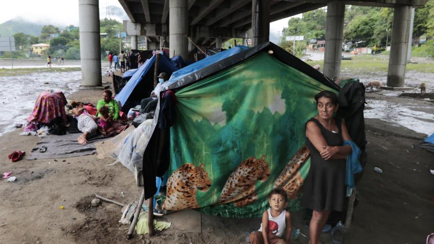 Honduras: Cientos de miles viven en albergues tras huracanes