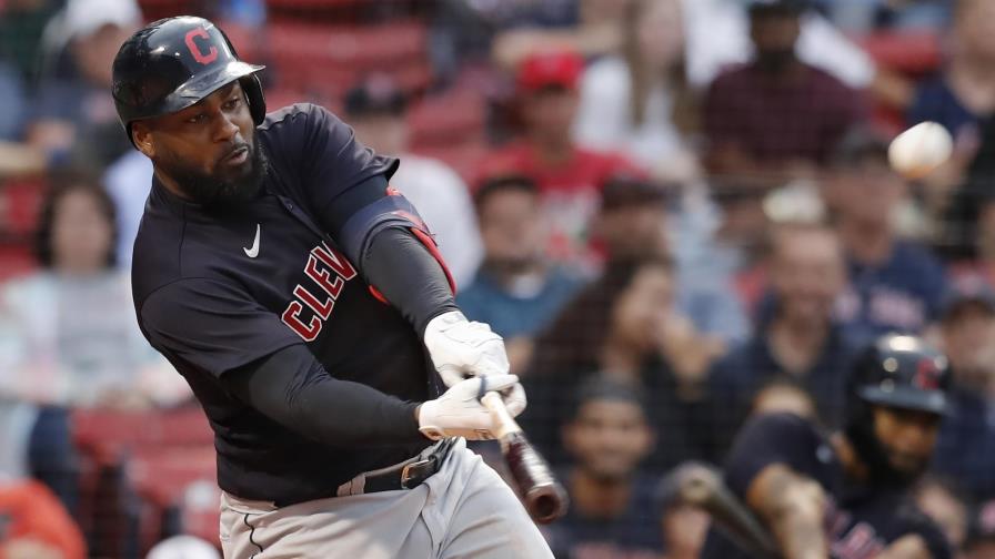 Franmil Reyes castiga a Boston; de 4-4, jonronea y remolca tres