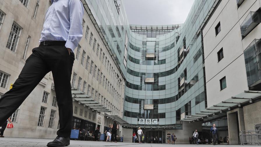 Renuncia locutor de la BBC por uso de insulto racial Renuncia locutor de la BBC por uso de insulto racial