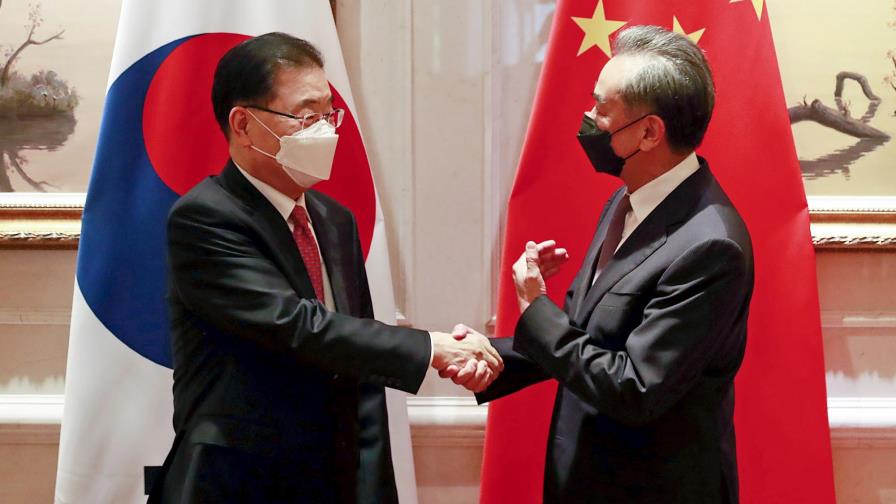 Surcorea y China intentan diálogo para mejorar relaciones
