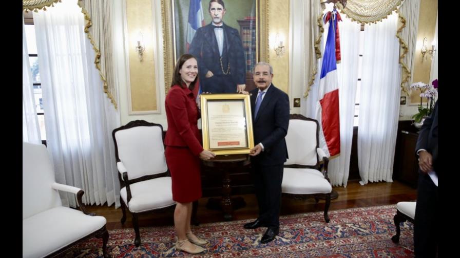 Medina recibe embajadora de Canadá y a delegadas de la Cumbre de Futuras Líderes en RD