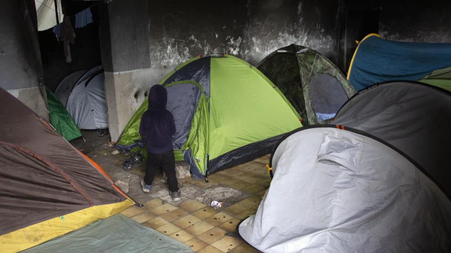 Migrantes viven penurias en poblado fronterizo de Bosnia