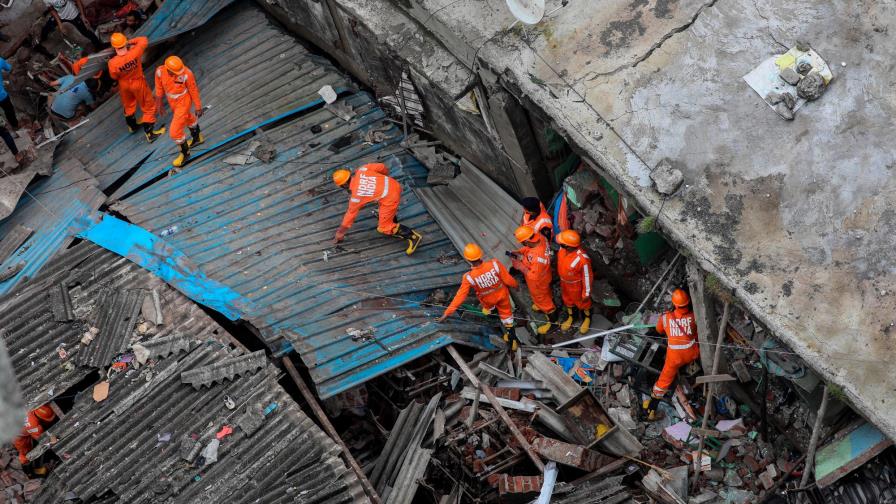 Derrumbe de un edificio en India causa al menos 39 muertos Derrumbe de un edificio en India causa al menos 39 muertos