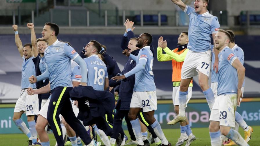 Lazio aspira a Champions, tras golear a Roma en derbi