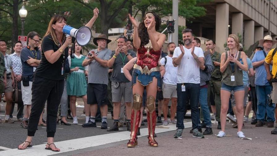Gal Gadot celebra el fin del rodaje de “La mujer maravilla 1984”