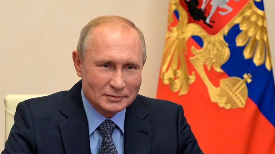 Putin firma decreto que posterga su plan de desarrollo económico
