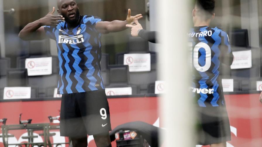 Inter amansa 3-0 al Milan en el clásico