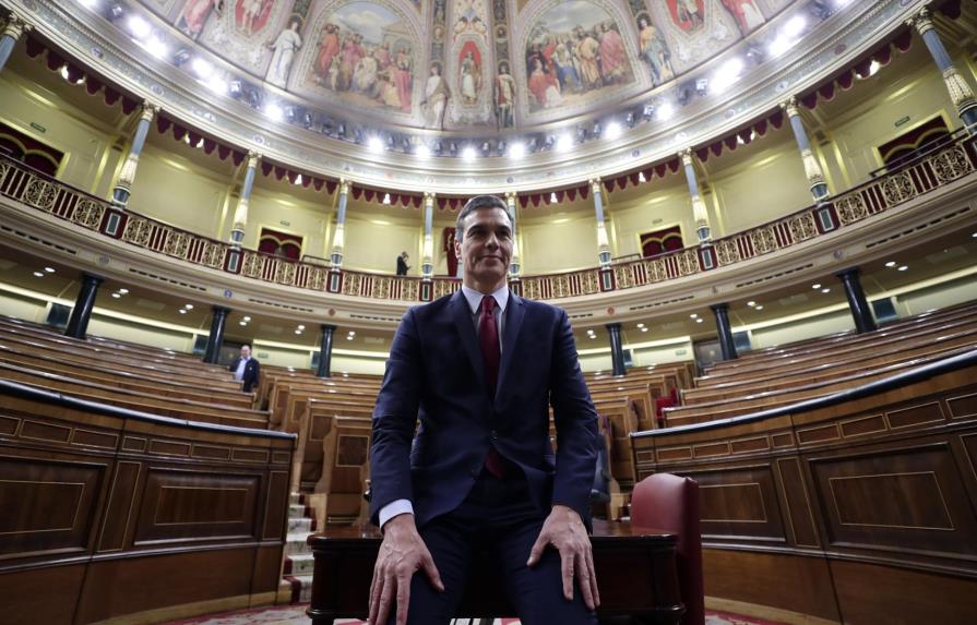 Sánchez prepara gobierno español tras prometer el cargo