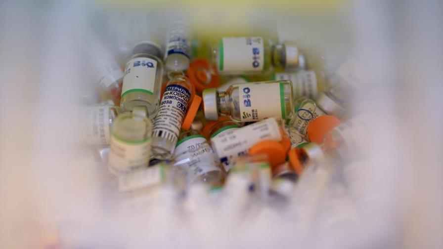 Almeyda quiere donar vacunas en Argentina, pero no puede