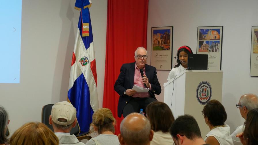 Bernardo Vega disertó en España sobre la derrota inglesa de 1655 en Santo Domingo Bernardo Vega disertó en España sobre la derrota inglesa de 1655 en Santo Domingo