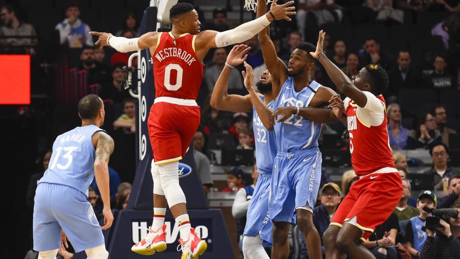 Rockets superan a Wolves 131-124 con 45 tantos de Westbrook