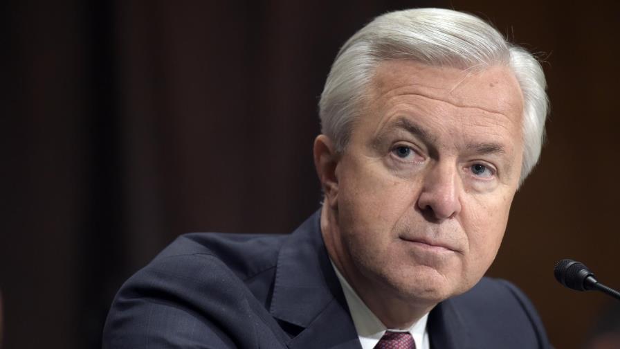Multan a CEO de Wells Fargo por 17,5 millones de dólares