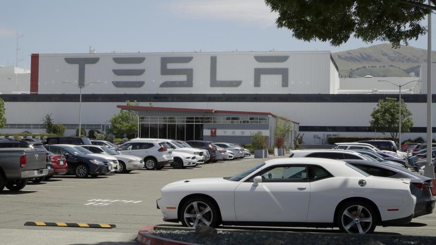 Indicios de operaciones de Tesla revelan desacato de normas