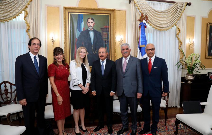 Presidente Medina recibe a subsecretaria Departamento Estado de EEUU