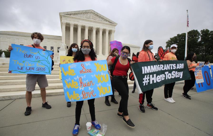 Corte EEUU rechaza anular programa DACA que protege a migrantes