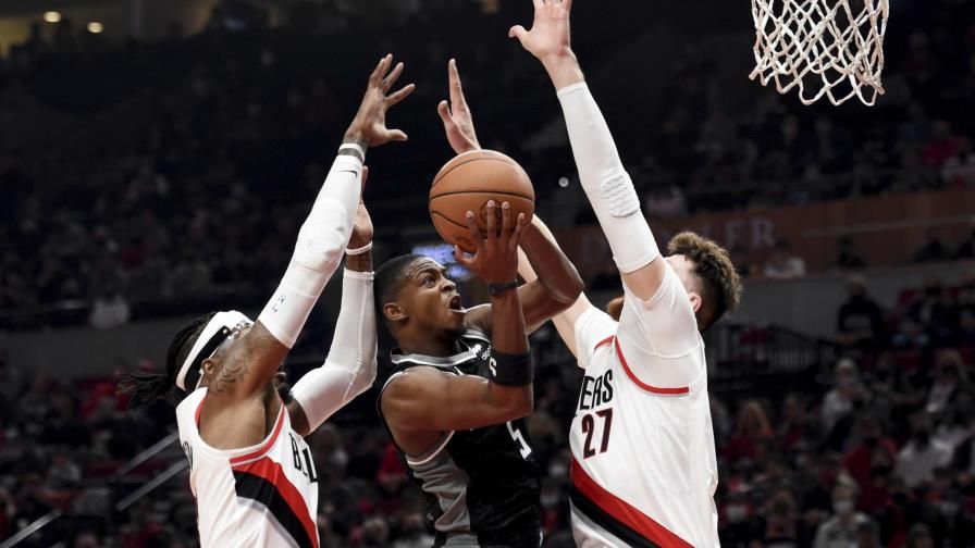 Barnes anota 36, Kings ganan a Portland 124-121 en 1er juego