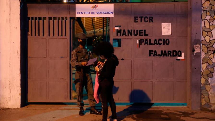 Abren los centros de votación en Venezuela para las elecciones al Parlamento