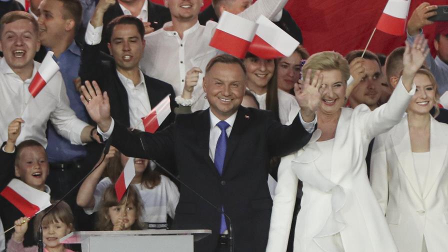 Bromista ruso logra comunicarse con el presidente de Polonia