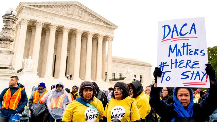 Juez de Texas falla contra beneficio migratorio DACA y prohíbe más permisos